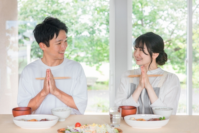 食事中